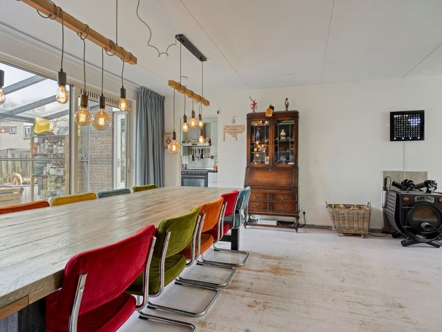 Weegbreelaan 11, Zoeterwoude