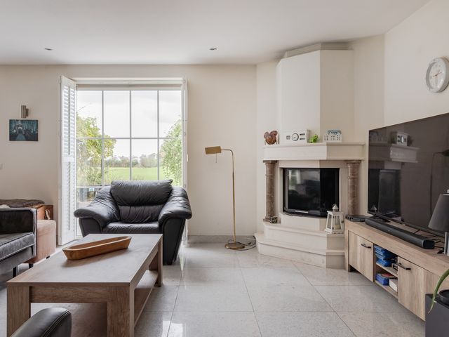 Barnsteen 28, Hoogwoud