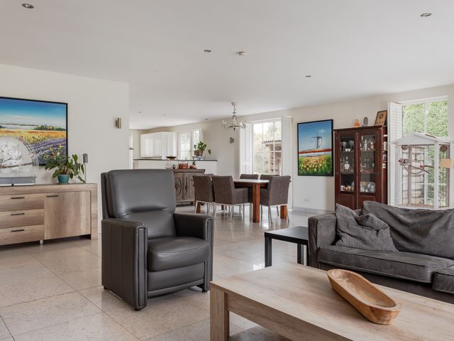 Barnsteen 28, Hoogwoud