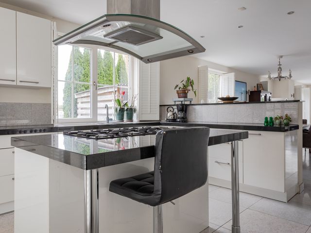 Barnsteen 28, Hoogwoud