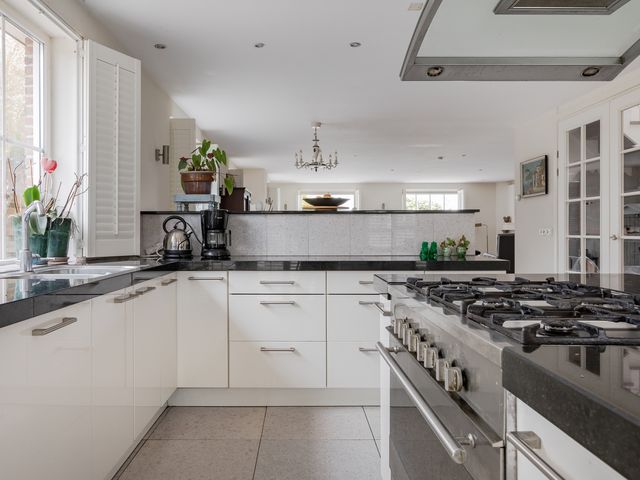 Barnsteen 28, Hoogwoud