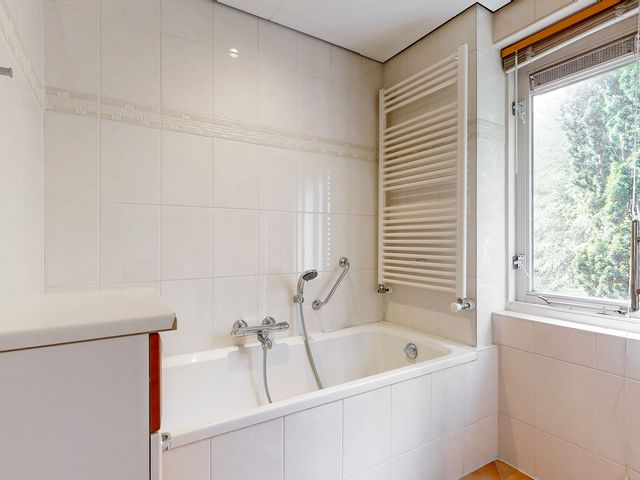 Bernhardstraat 24, Leiderdorp