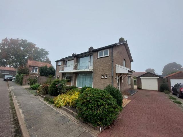 Burg van Heeswijkstraat 3, Moergestel