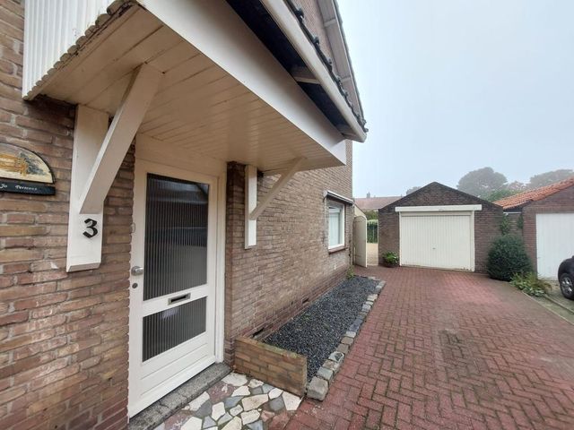 Burg van Heeswijkstraat 3, Moergestel