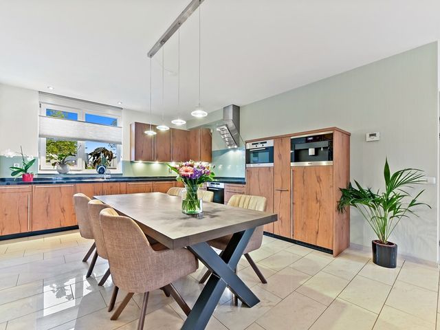 Kluishof 30, Maasland