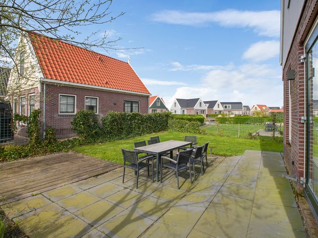 Zeedijk 2 345, Uitdam