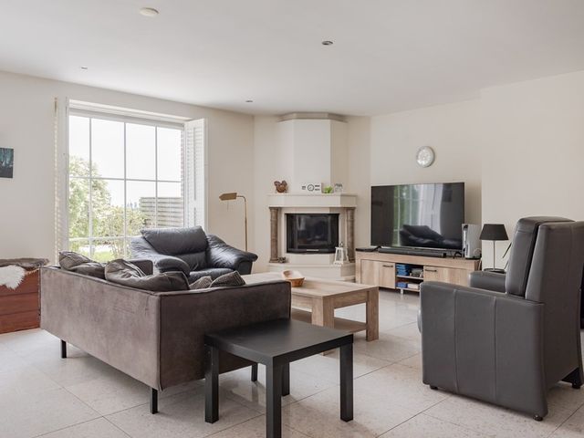 Barnsteen 28, Hoogwoud