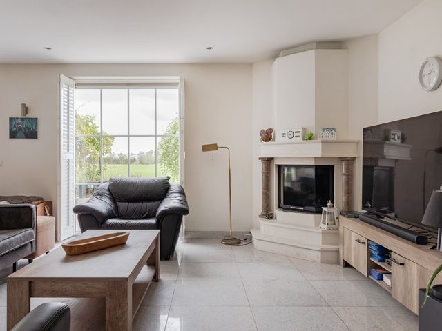 Barnsteen 28, Hoogwoud