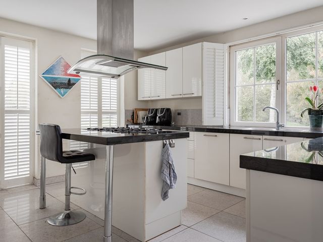 Barnsteen 28, Hoogwoud