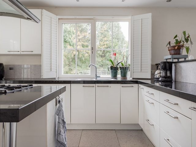 Barnsteen 28, Hoogwoud