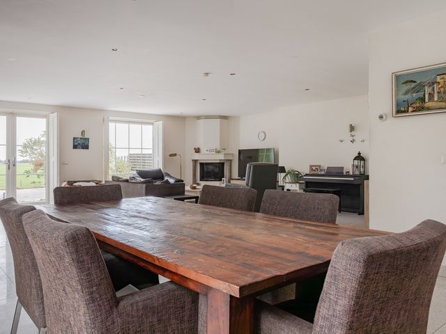 Barnsteen 28, Hoogwoud