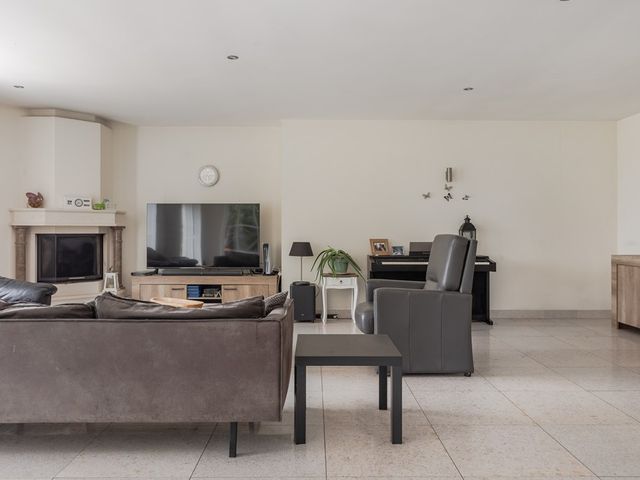 Barnsteen 28, Hoogwoud