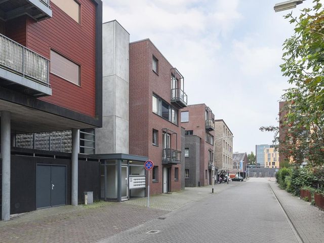 Donkvaart 7A1, Breda