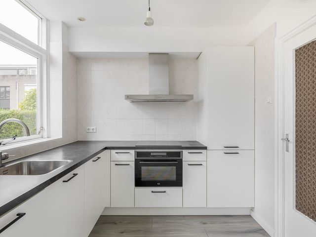 Jan van Galenstraat 2, Spijkenisse