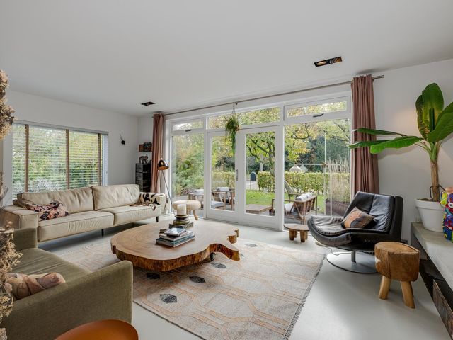 Prins Bernhardlaan 155, Voorschoten