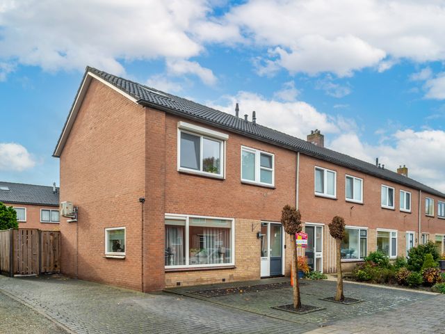 Asterstraat 8, Wierden