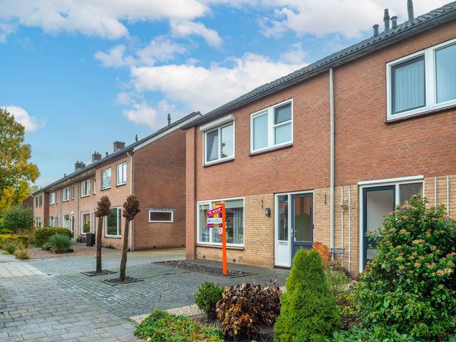 Asterstraat 8, Wierden