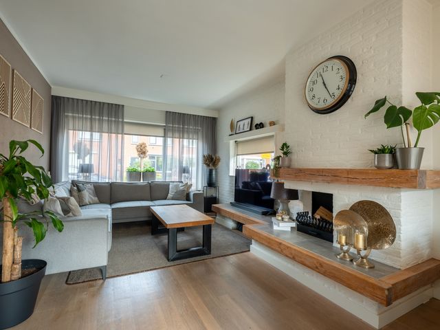 Asterstraat 8, Wierden