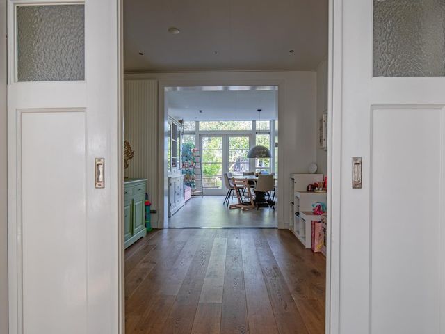 Schilderend 87, Den Burg