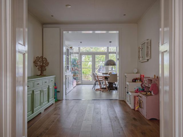 Schilderend 87, Den Burg