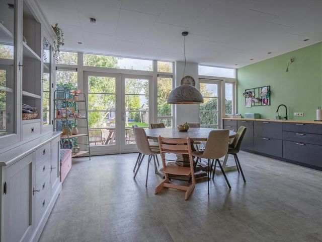 Schilderend 87, Den Burg