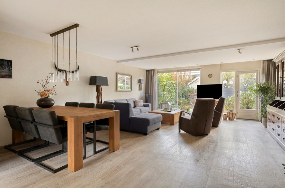 Dirk Van Den Burgweg 103