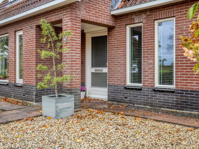 Donkershoekstraat 8, Hoedekenskerke