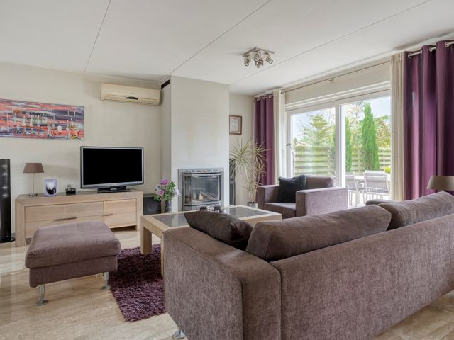 Donkershoekstraat 8, Hoedekenskerke