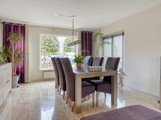 Donkershoekstraat 8, Hoedekenskerke