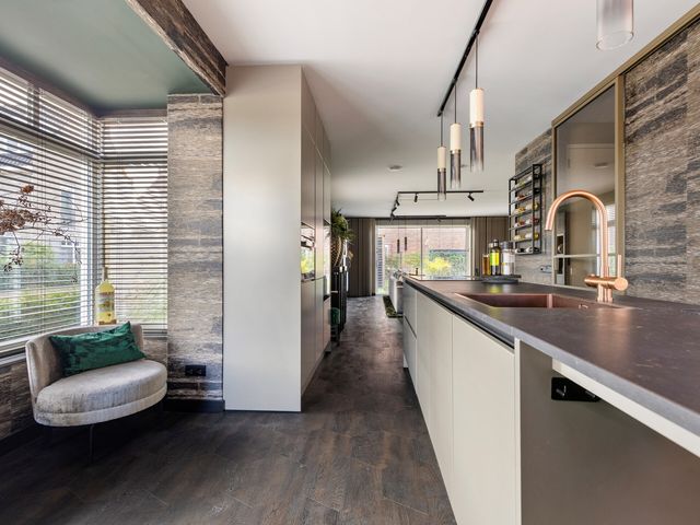 Veldwachter 2, Hendrik-Ido-Ambacht