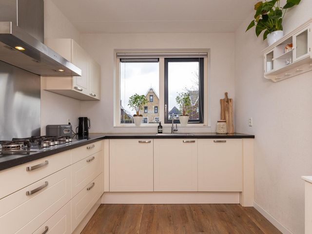 Adriaan Anthoniszstraat 4, Zwaag