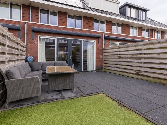 Adriaan Anthoniszstraat 4, Zwaag