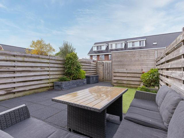 Adriaan Anthoniszstraat 4, Zwaag