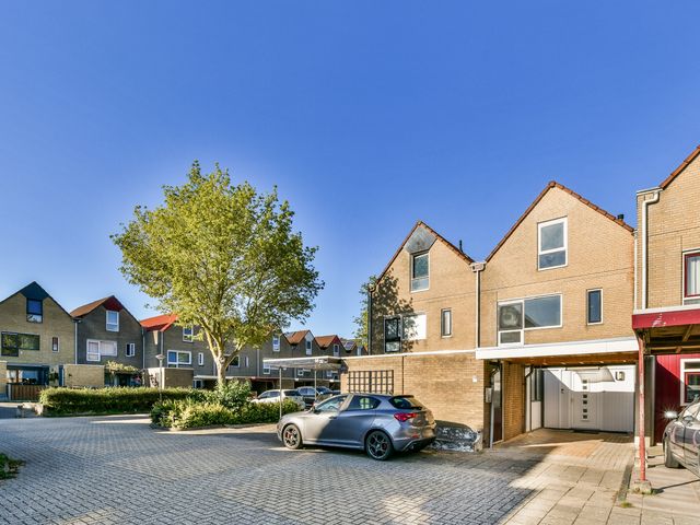 Karveel 46 68, Lelystad