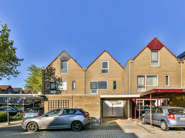 Karveel 46 68, Lelystad