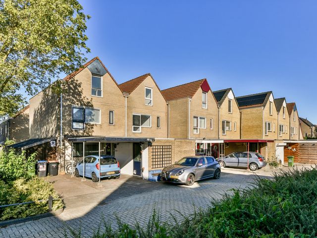 Karveel 46 68, Lelystad