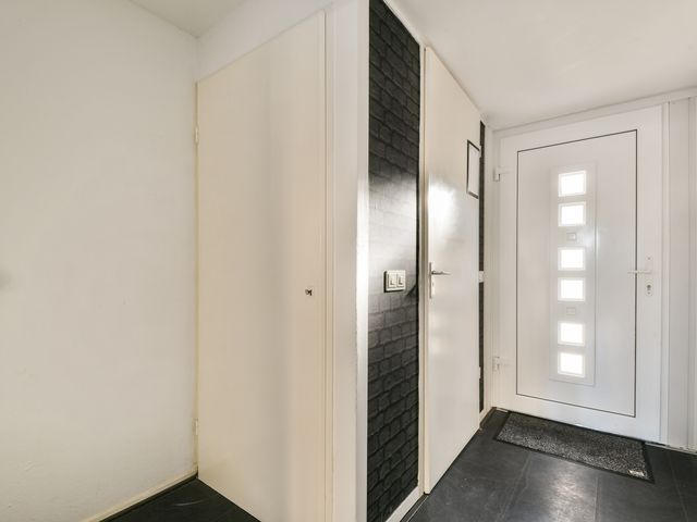 Karveel 46 68, Lelystad