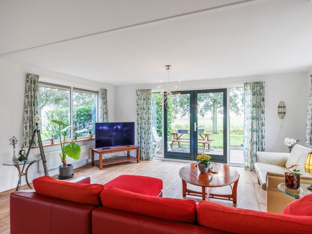 Bargereed 104, Tzummarum