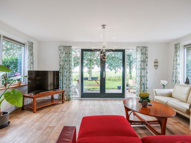 Bargereed 104, Tzummarum