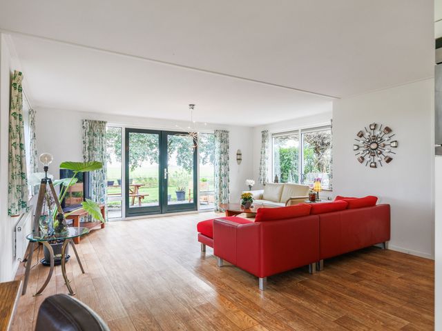 Bargereed 104, Tzummarum