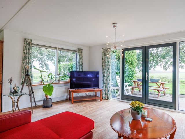 Bargereed 104, Tzummarum