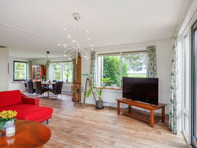 Bargereed 104, Tzummarum