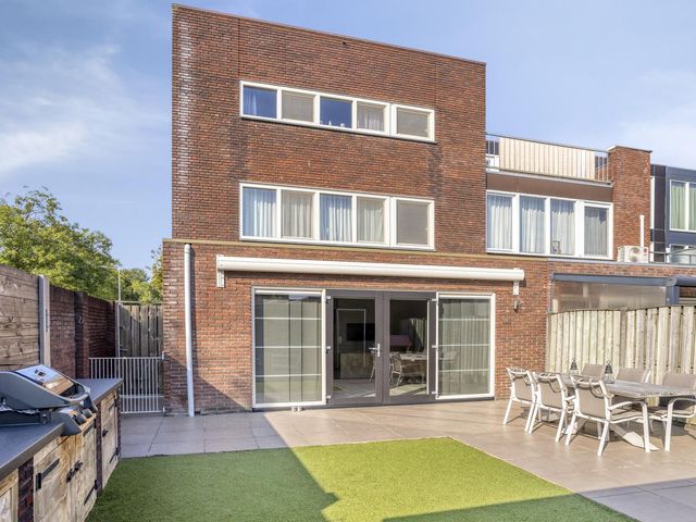 Spakenburglaan 76, Tilburg