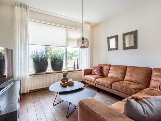 Florastraat 27, Boven-Leeuwen