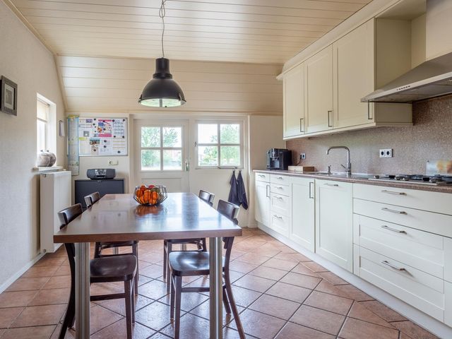 Florastraat 27, Boven-Leeuwen