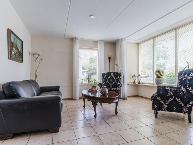 Het Erf 11, Bovenkarspel