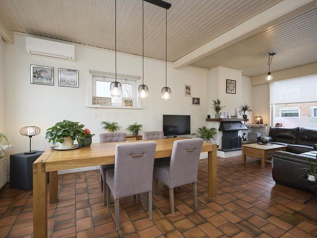 Westdam 77, Sas van Gent