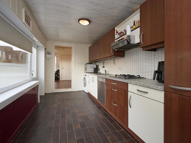 Westdam 77, Sas van Gent