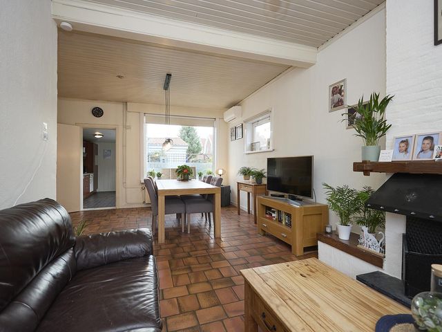 Westdam 77, Sas van Gent