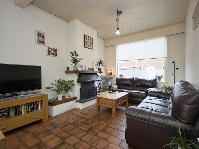 Westdam 77, Sas van Gent